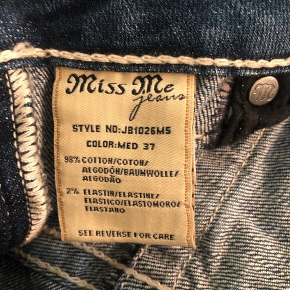 Miss Me Boyfriend  Bermuda Denim Med Wash Shorts Ladies 26 - Picture 13 of 14
